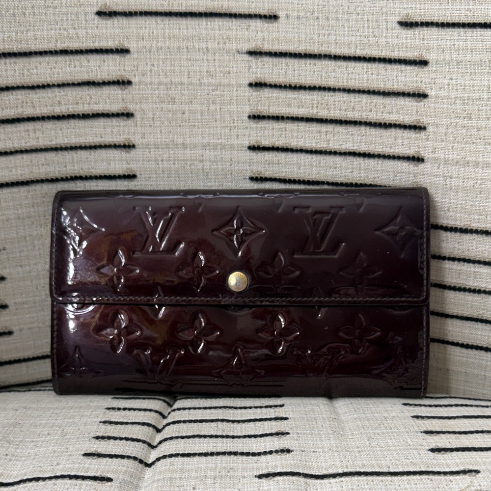 Louis Vuitton Vernis amaranth wallet